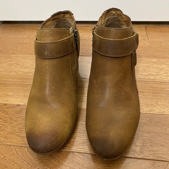 Clarks Artisan 8.5 Spye Belle Ankle Boots Camel Distressed Leather Zip Booties - Picture 2 of 10